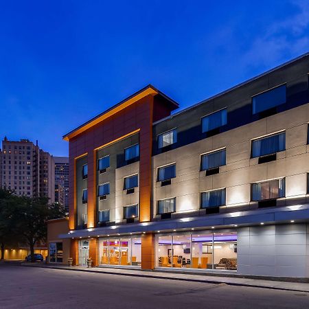 Best Western Plus Hyde Park Chicago Hotel Exterior photo