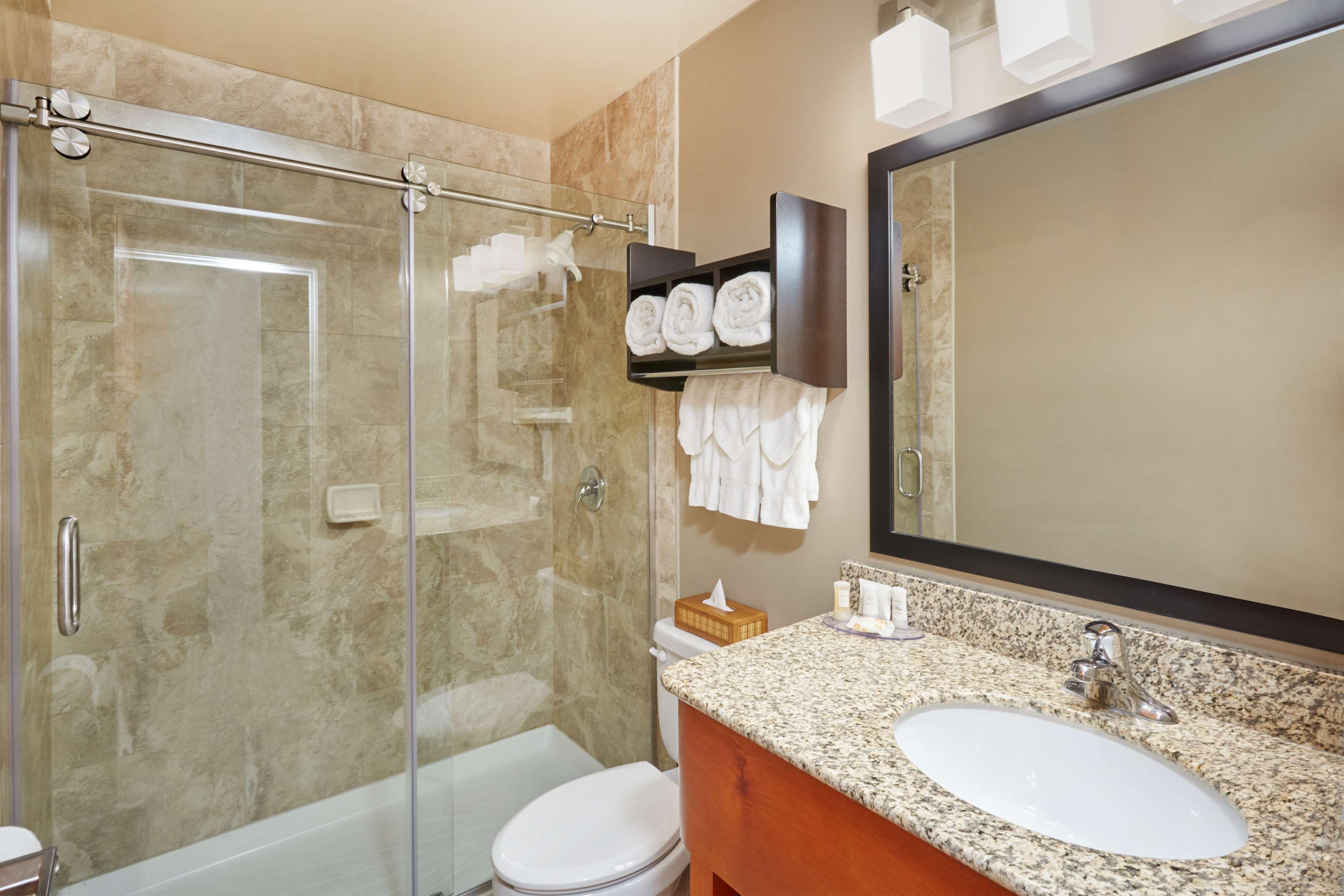 Best Western Plus Hyde Park Chicago Hotel Exterior photo