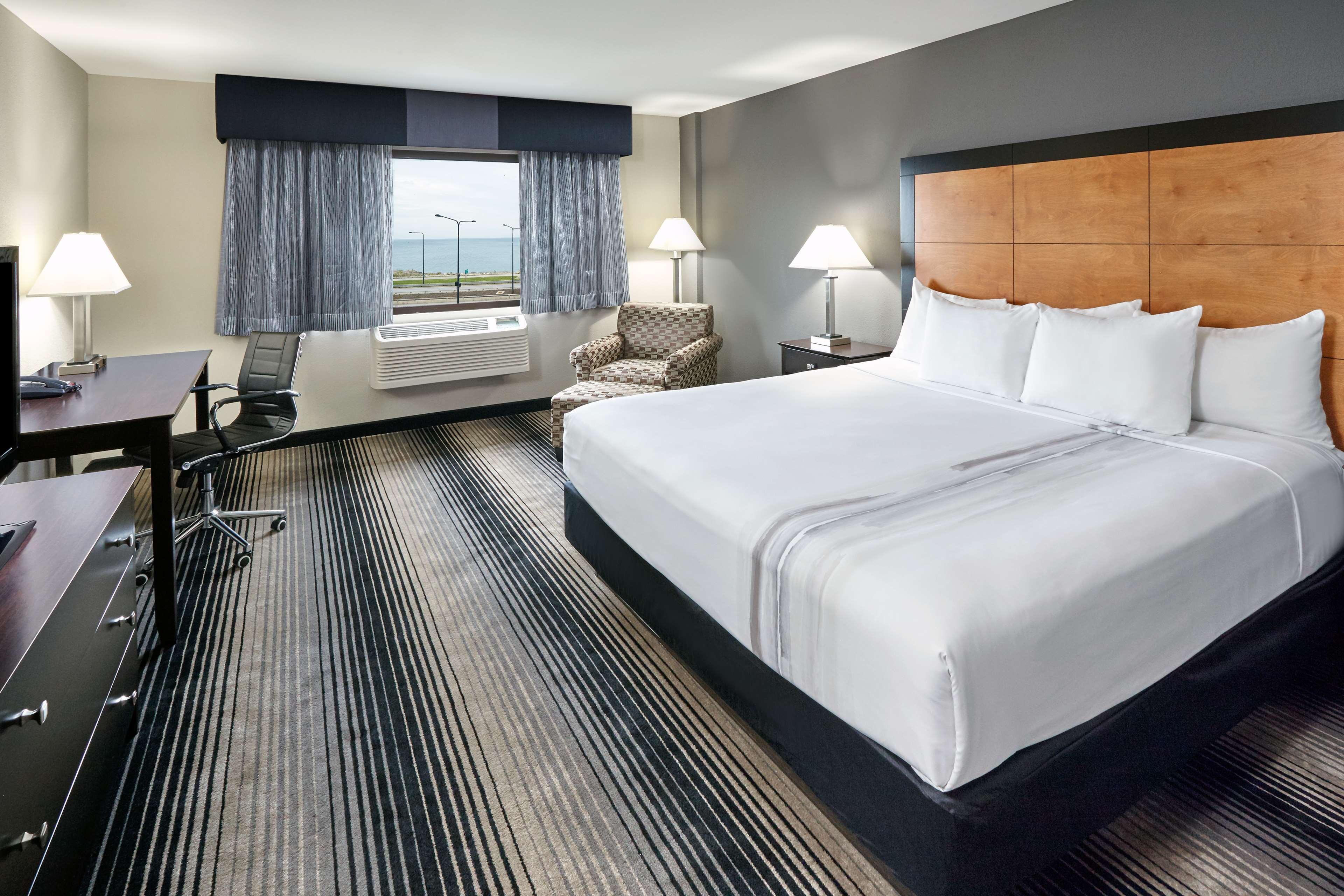 Best Western Plus Hyde Park Chicago Hotel Exterior photo