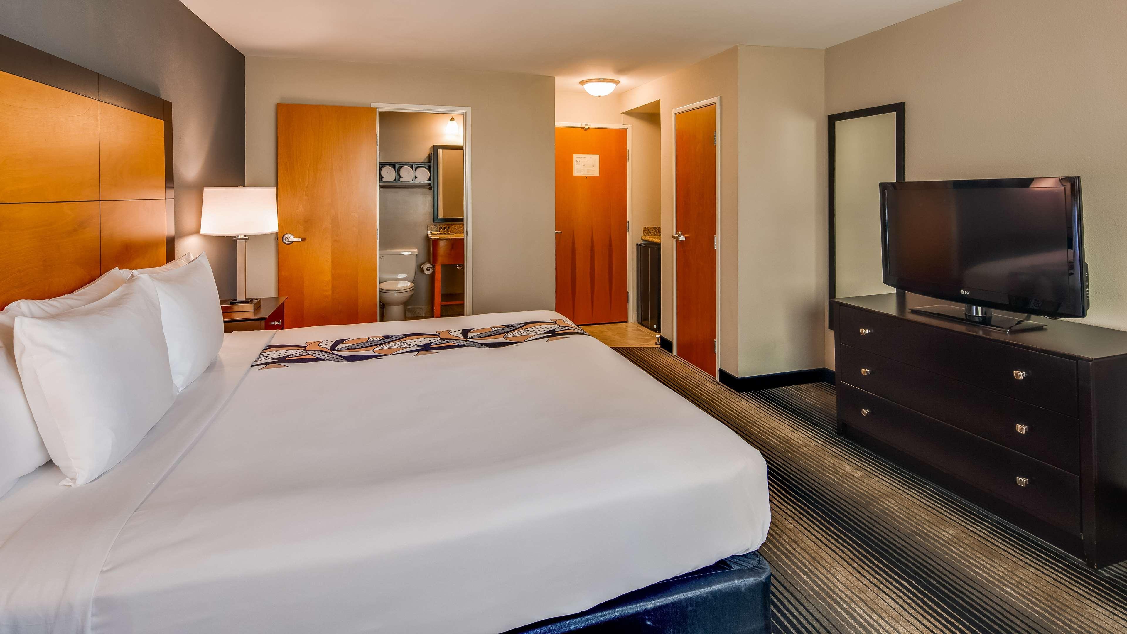 Best Western Plus Hyde Park Chicago Hotel Exterior photo