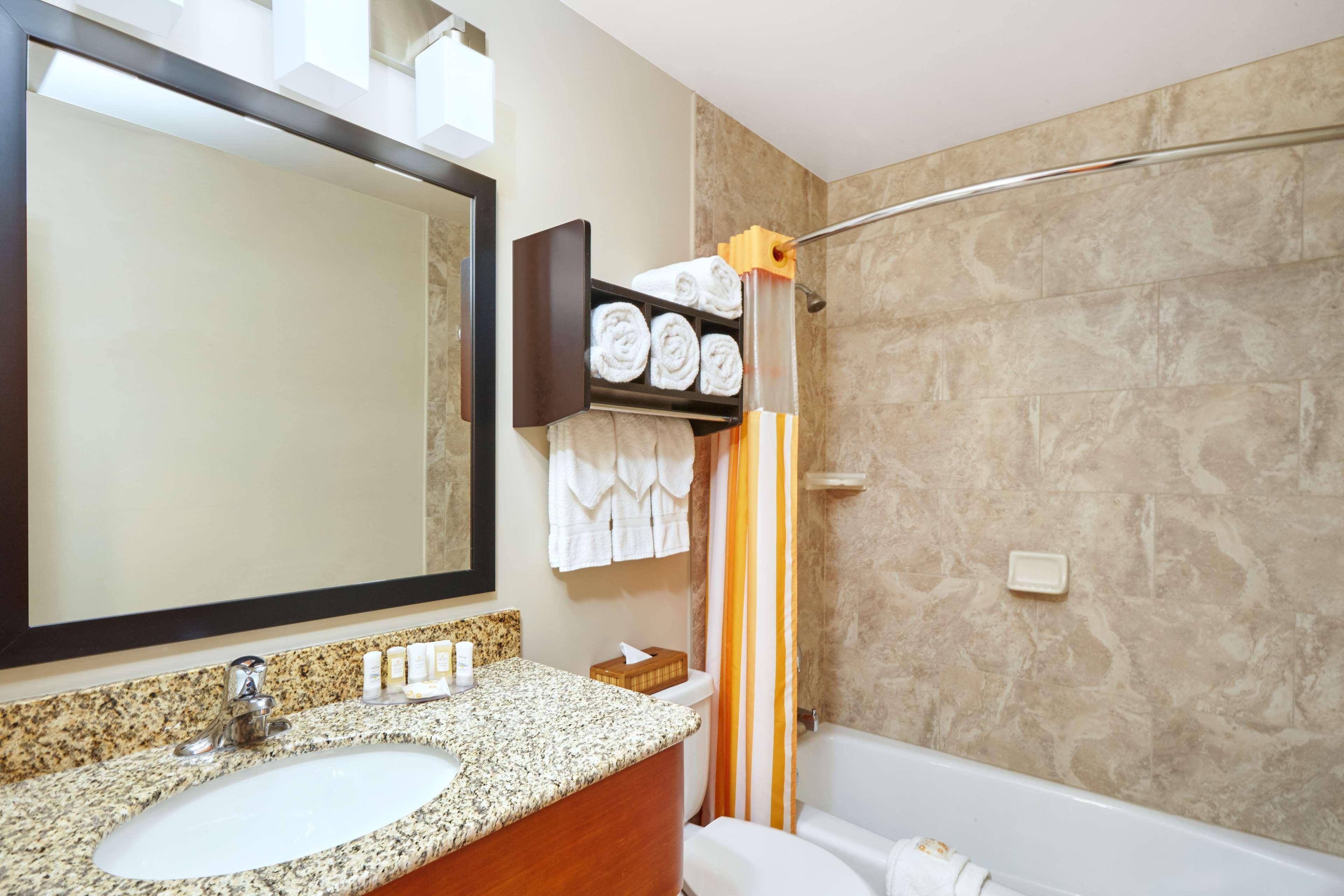 Best Western Plus Hyde Park Chicago Hotel Exterior photo