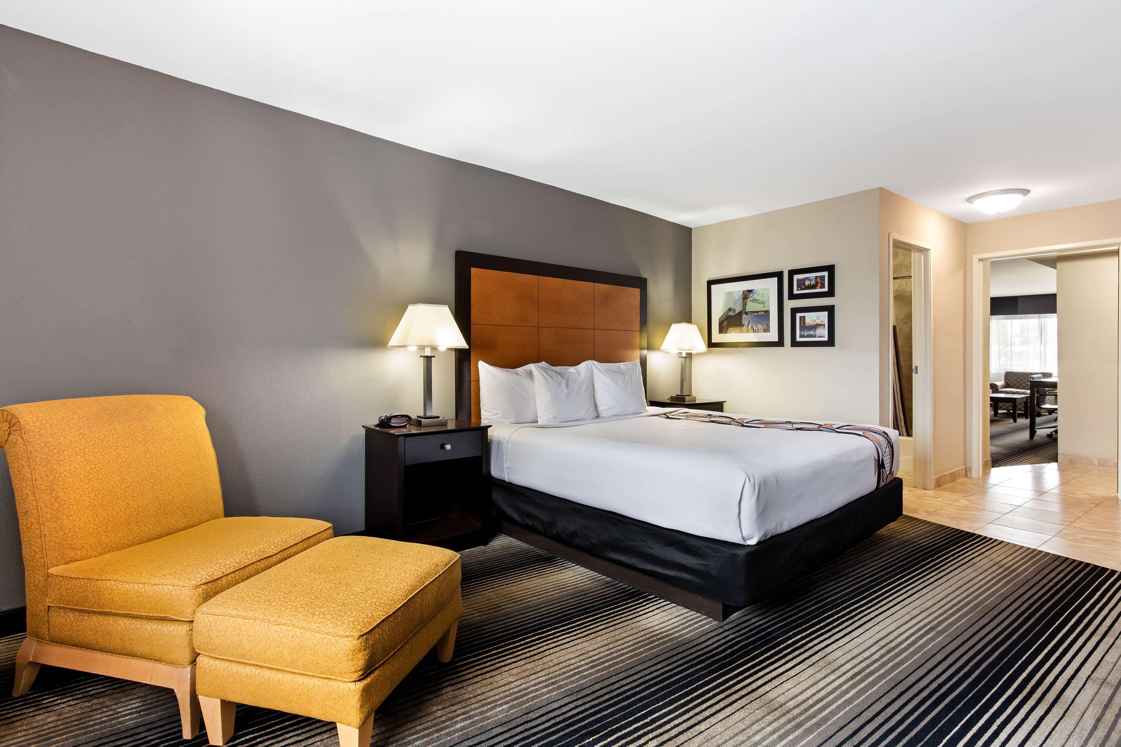 Best Western Plus Hyde Park Chicago Hotel Exterior photo
