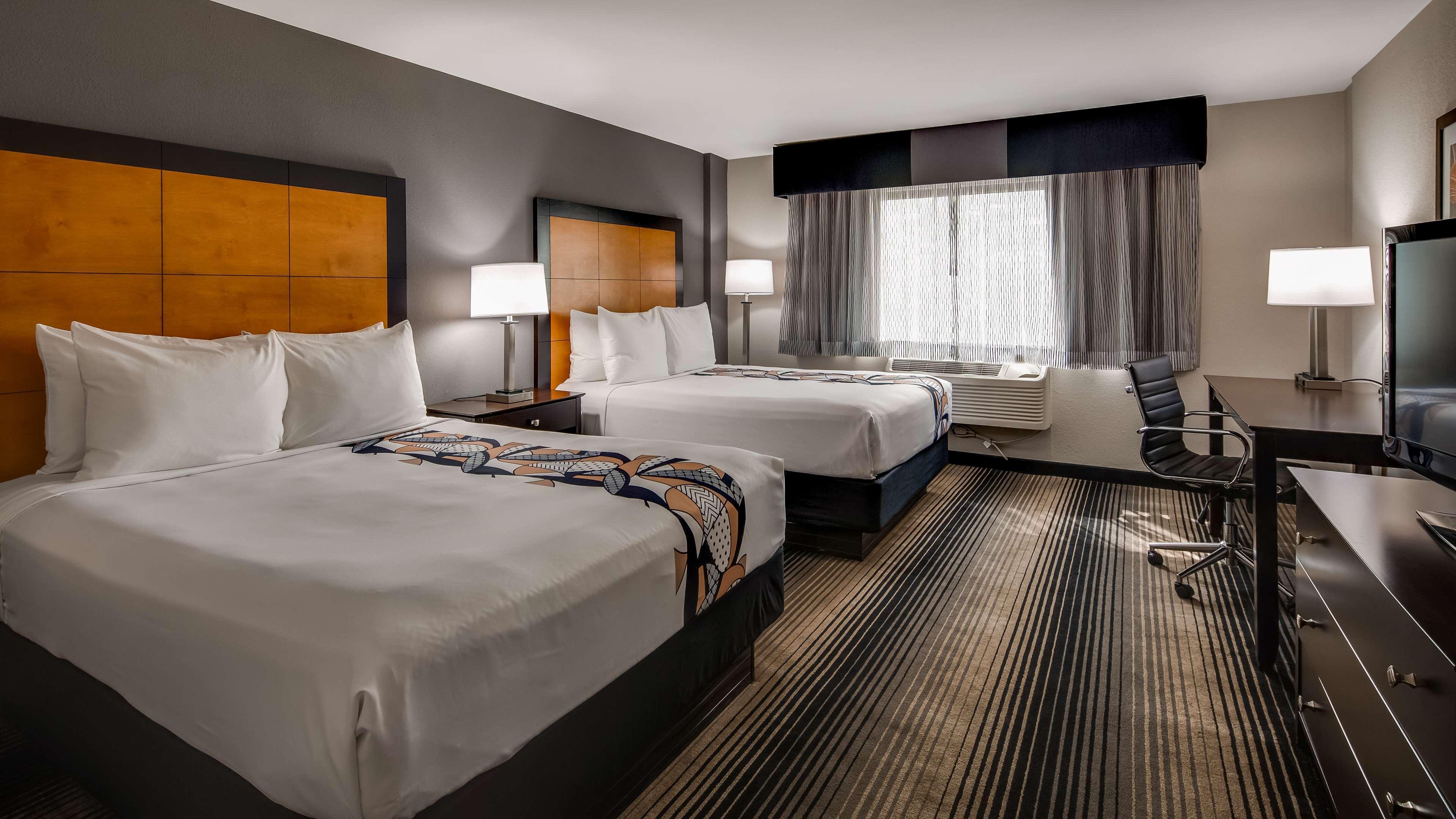 Best Western Plus Hyde Park Chicago Hotel Exterior photo