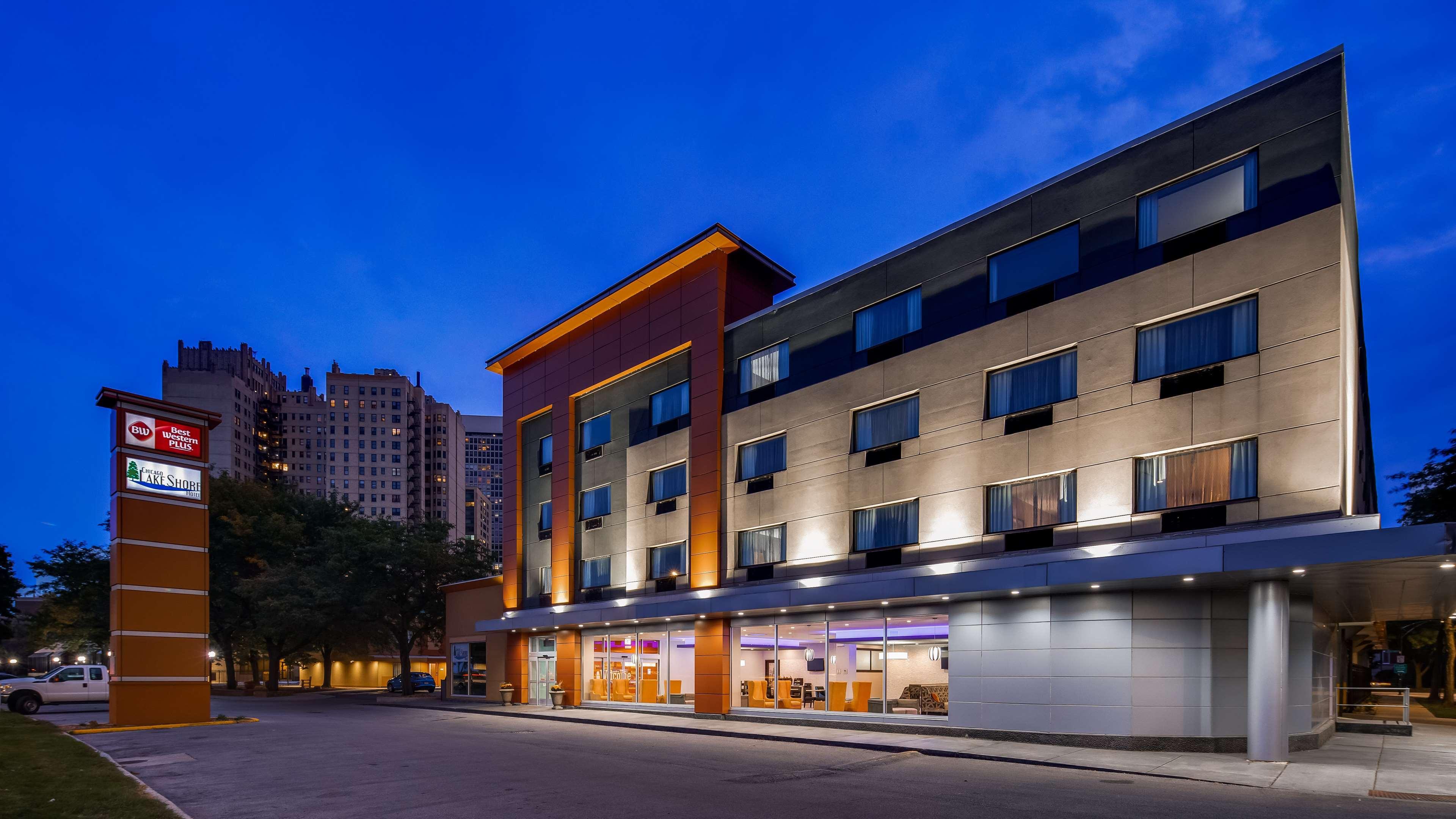 Best Western Plus Hyde Park Chicago Hotel Exterior photo