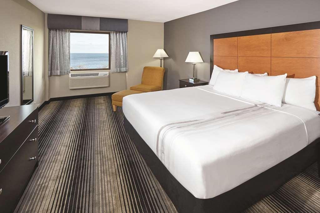 Best Western Plus Hyde Park Chicago Hotel Exterior photo