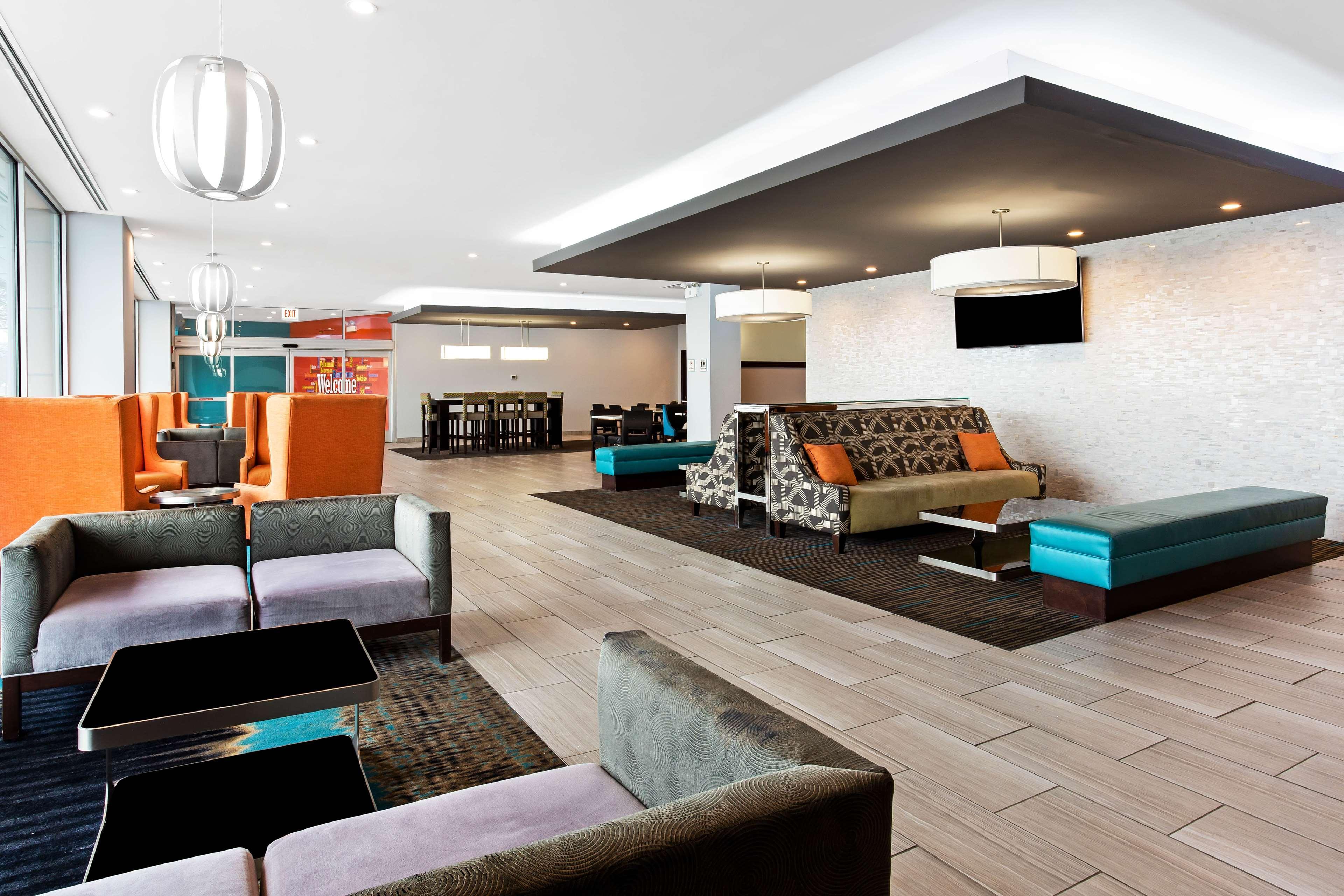 Best Western Plus Hyde Park Chicago Hotel Exterior photo