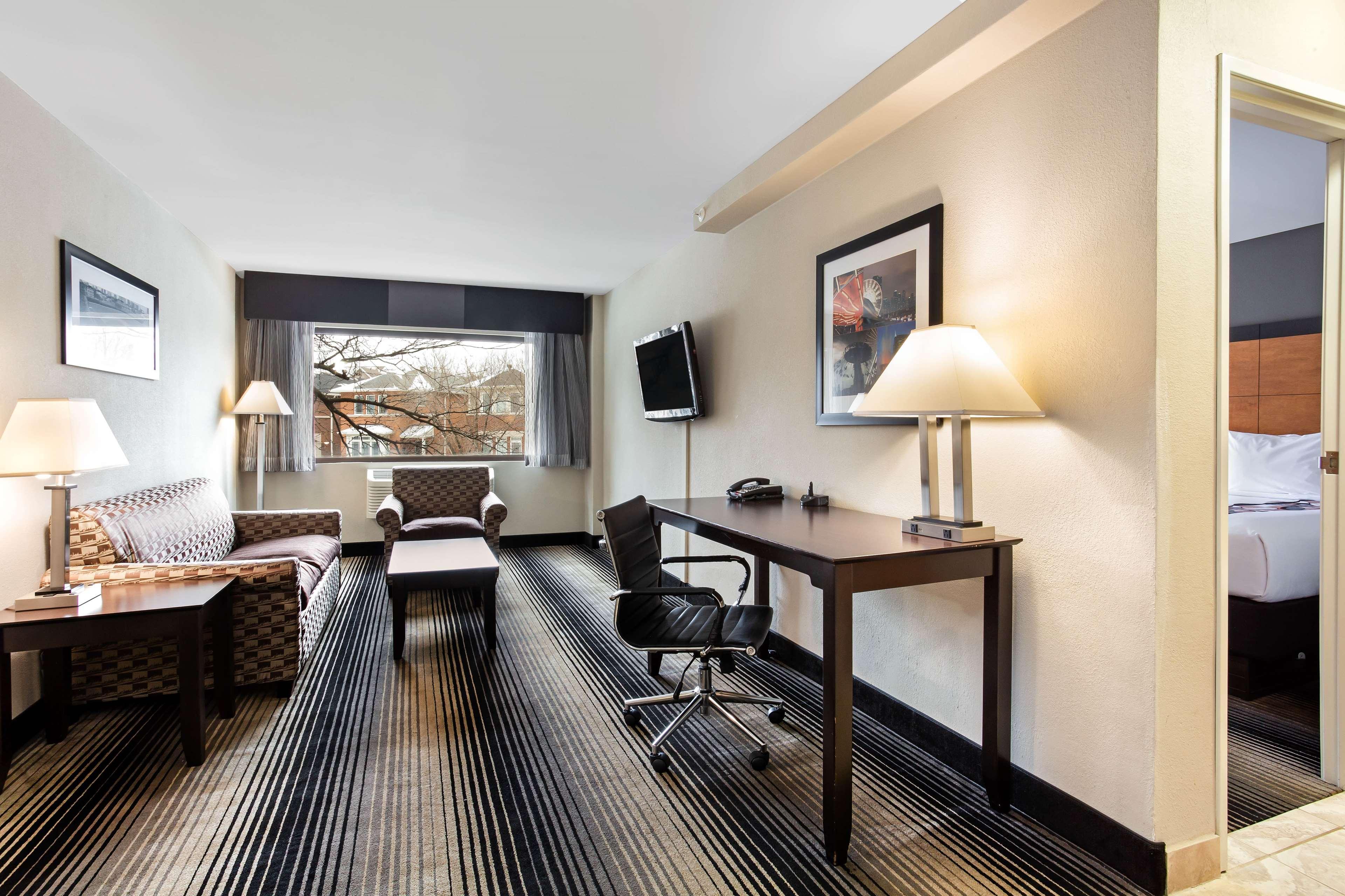 Best Western Plus Hyde Park Chicago Hotel Exterior photo