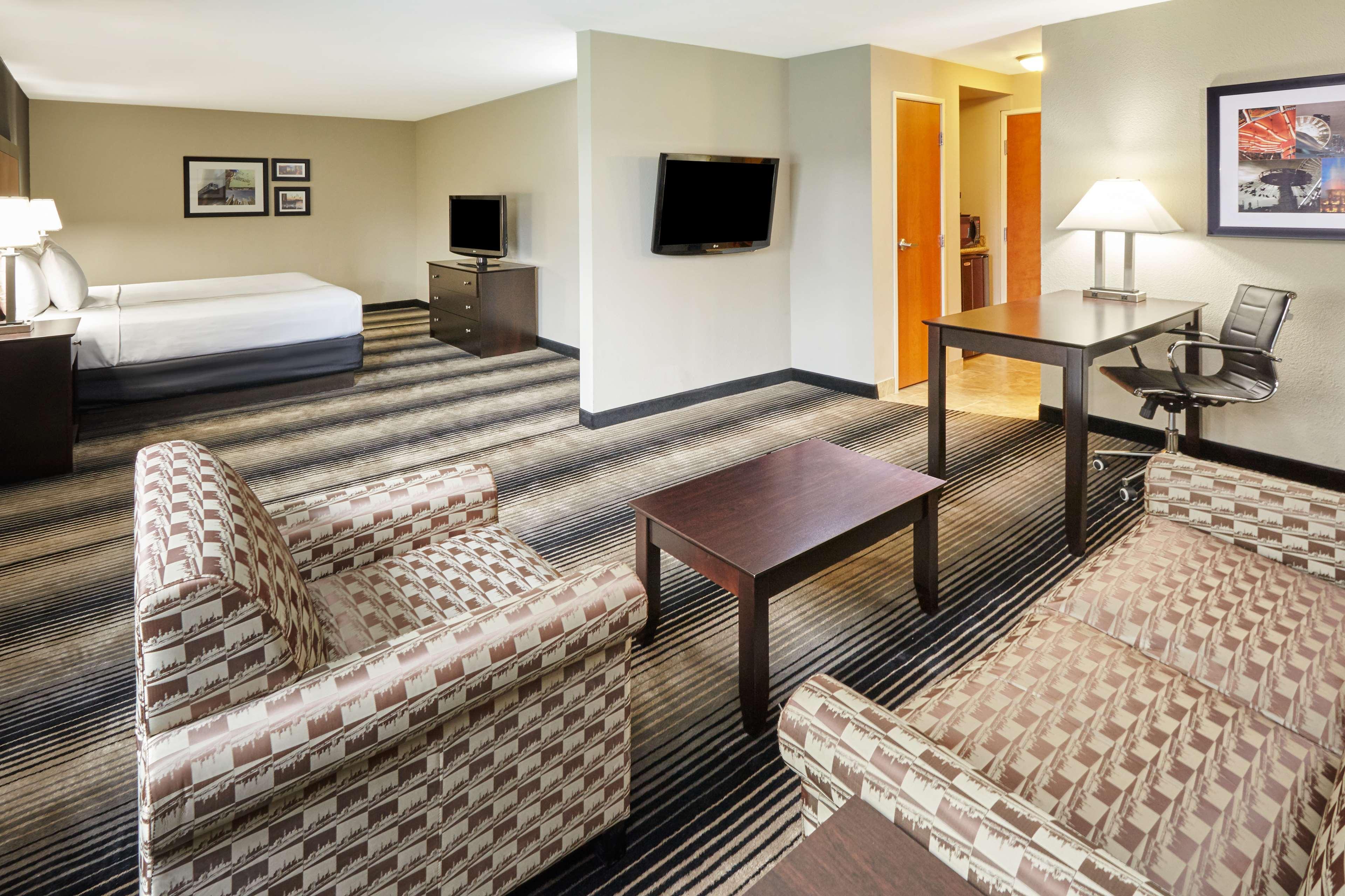 Best Western Plus Hyde Park Chicago Hotel Exterior photo