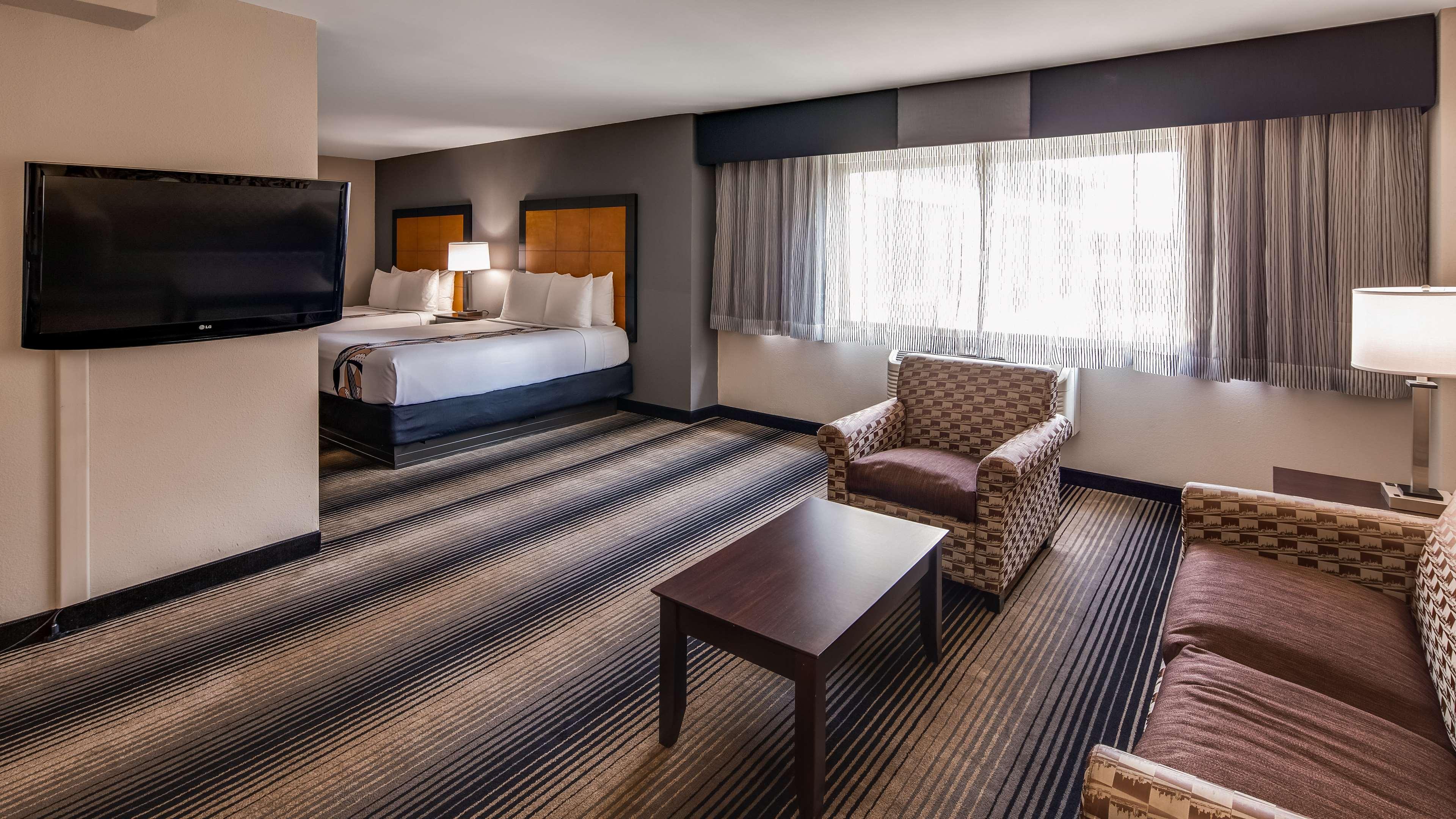 Best Western Plus Hyde Park Chicago Hotel Exterior photo