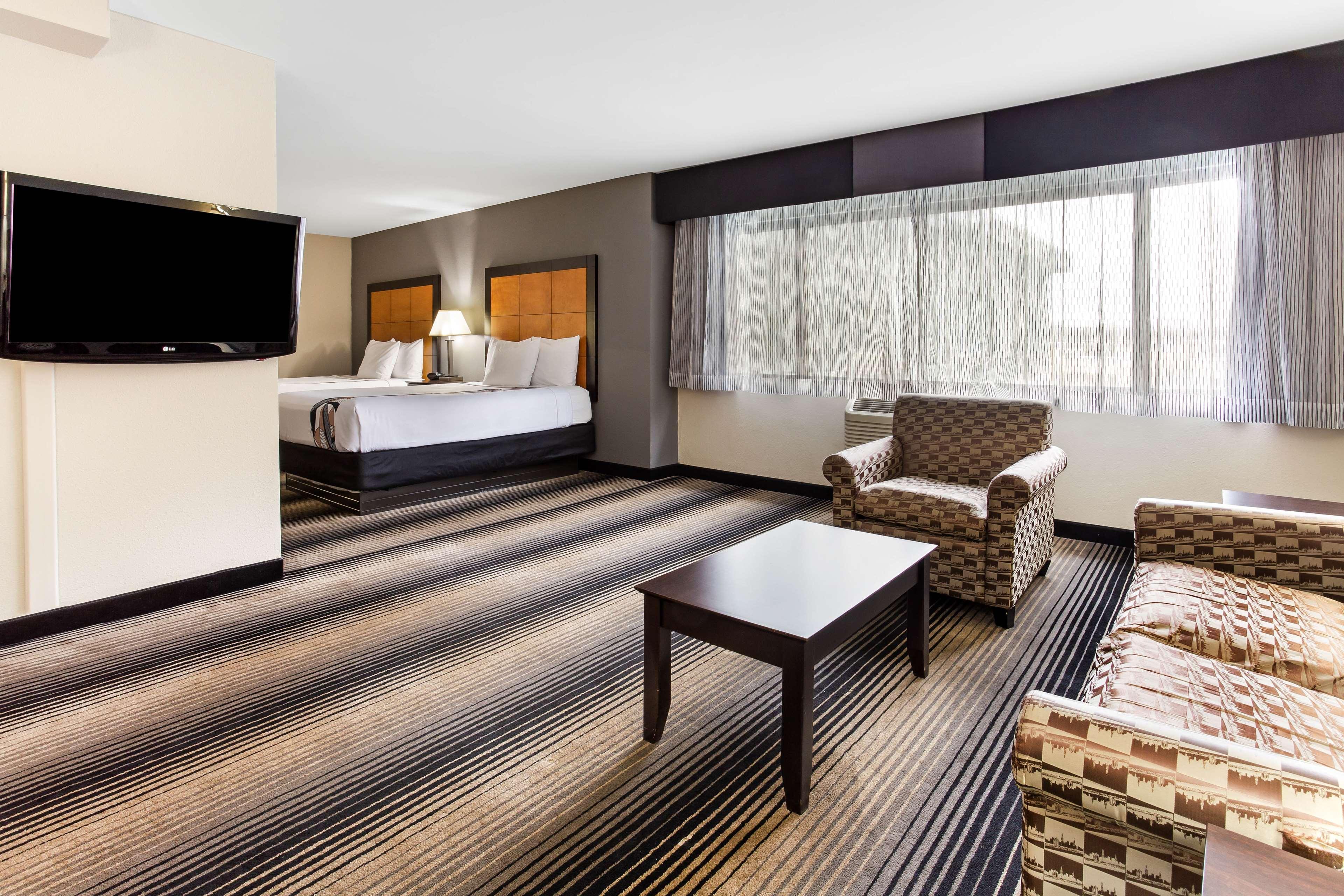Best Western Plus Hyde Park Chicago Hotel Exterior photo