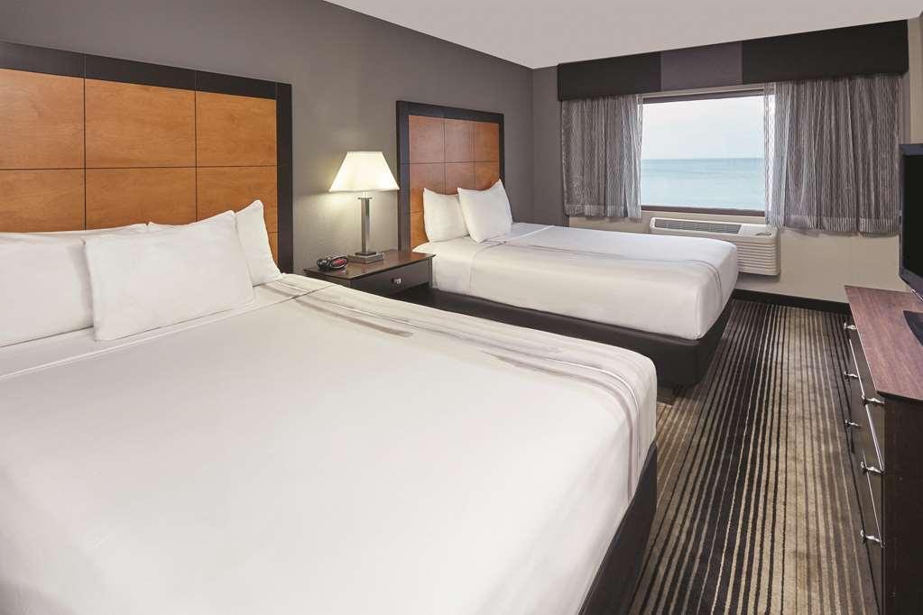 Best Western Plus Hyde Park Chicago Hotel Exterior photo