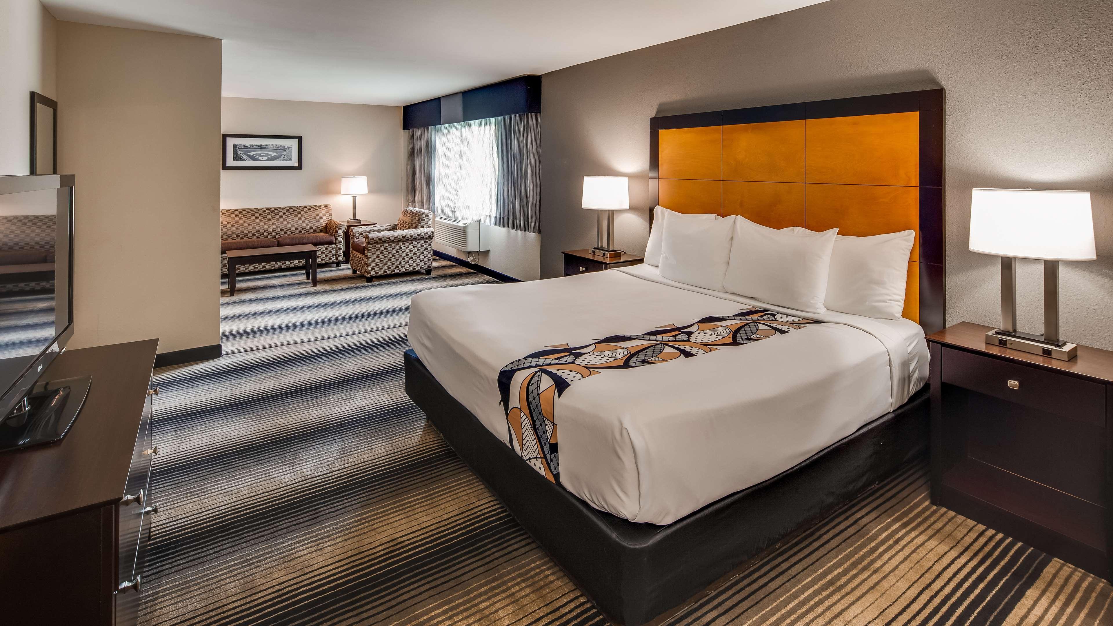 Best Western Plus Hyde Park Chicago Hotel Exterior photo