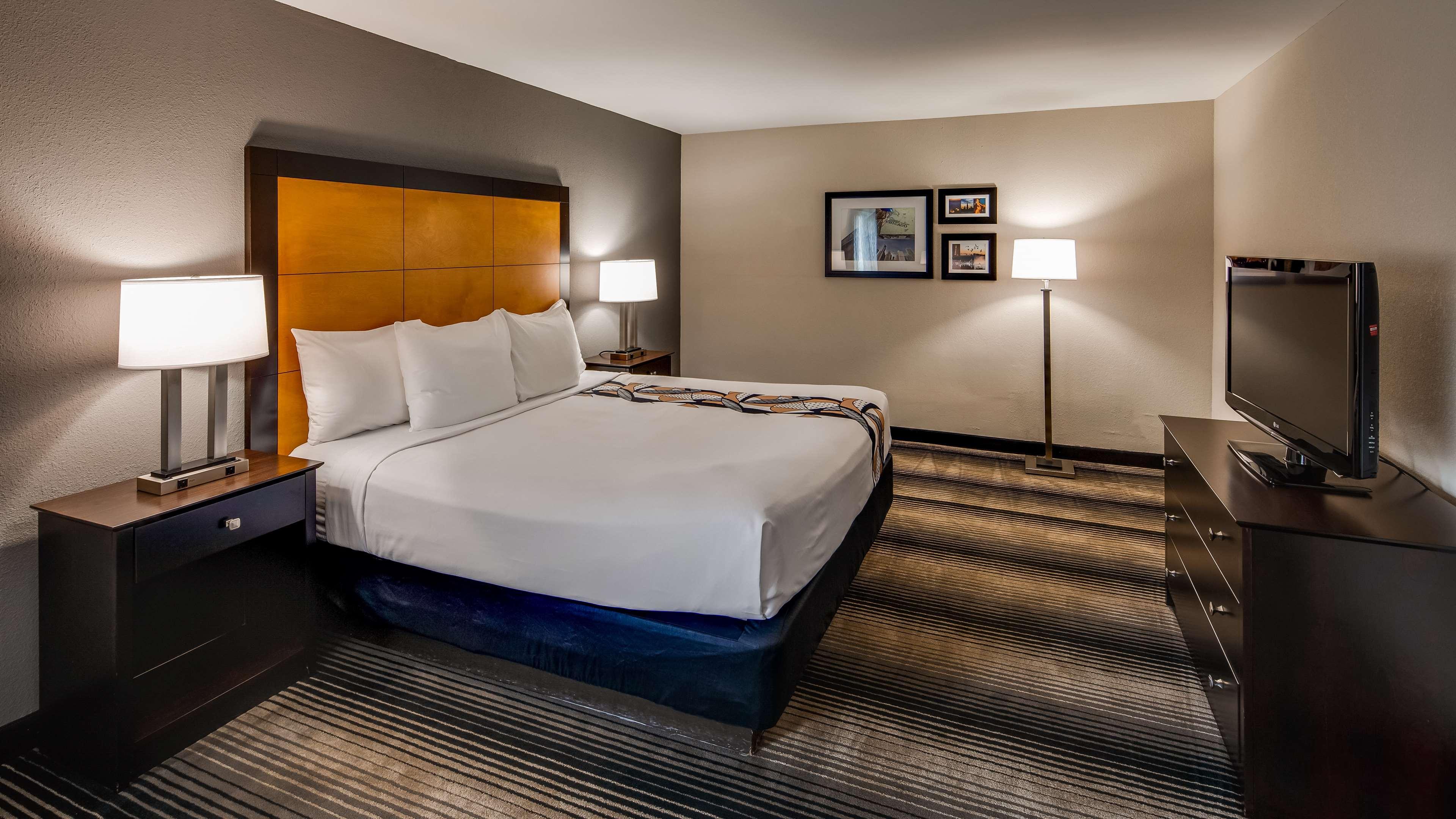 Best Western Plus Hyde Park Chicago Hotel Exterior photo